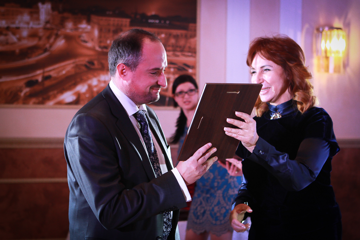 Національна асоціація адвокатів України відзначила подякою саршого партнера Адвокатської компанії "Кравець і Партнери" 1 Нагородження